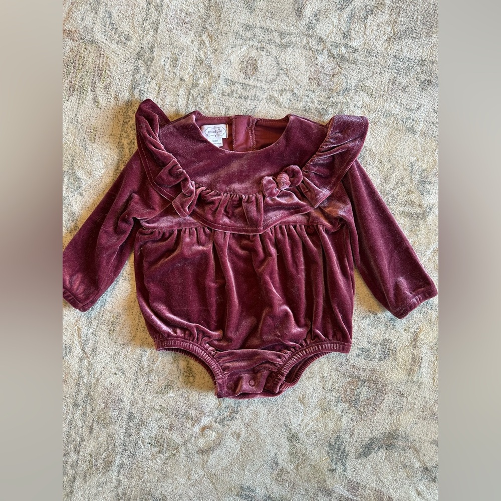 Baby girl velvet romper